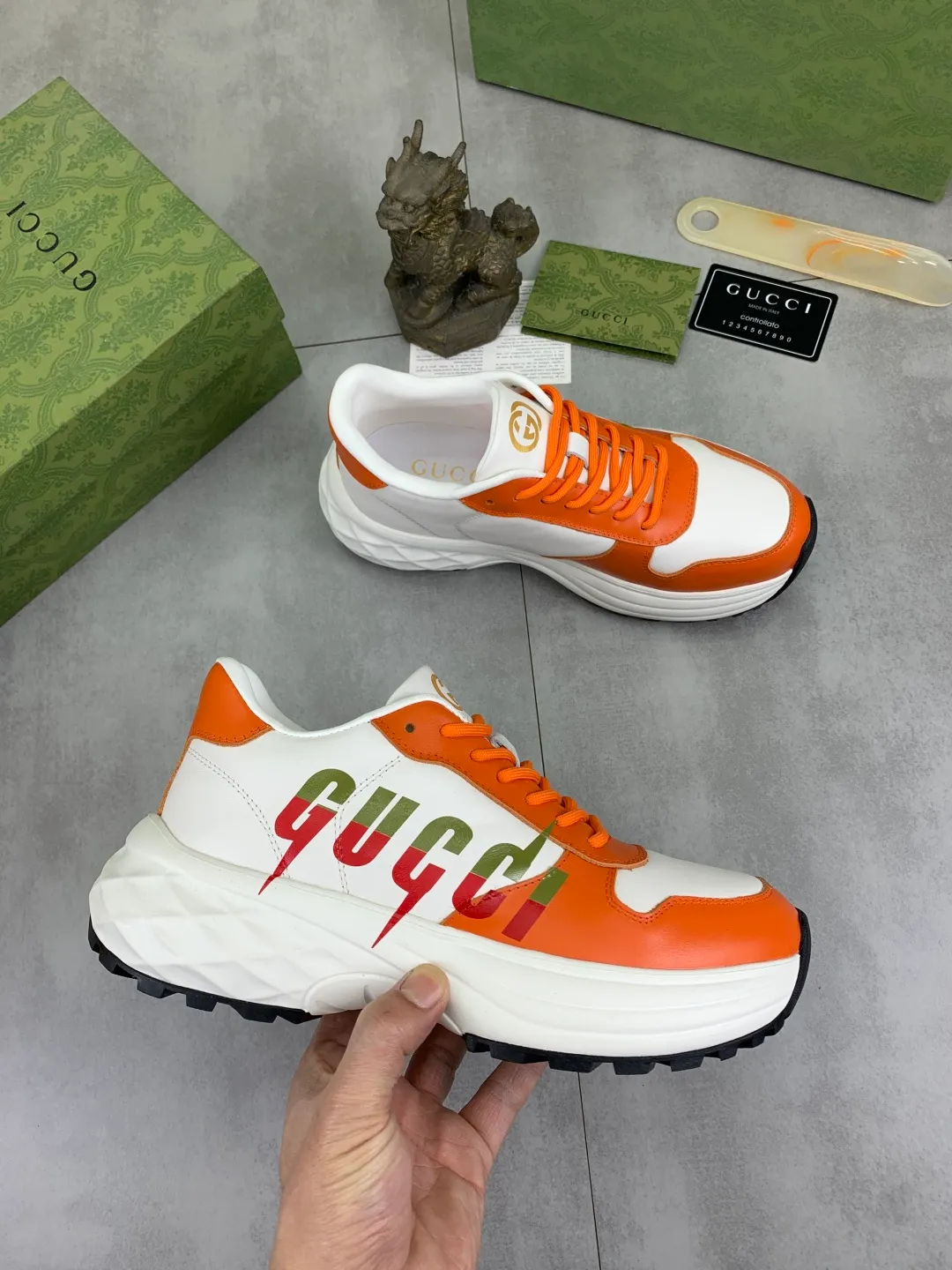 Men's shoes 💰P500💰[New style] 🆘 Dad's shoes [GUCCI] Gucci's new men's shoes are the first to be launched, and the materials and workmanship are superior to all versions on the market. The highest quality imported original top calfskin upper with trendy printed patterns ➕, the inner material is made of full-grain pigskin lining, privately molded soft TPU rubber comfortable outsole, and high foot comfort. Actual shooting, imported special materials highlight the unique charm of the brand 2️⃣colors available Size number; 38-44